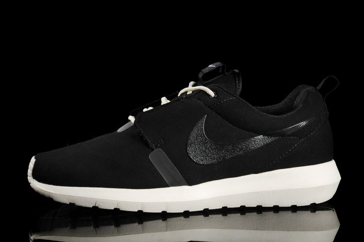 NIKE ROSHERUN NM 3M fur blanc noir nouvelles chaussures (3)